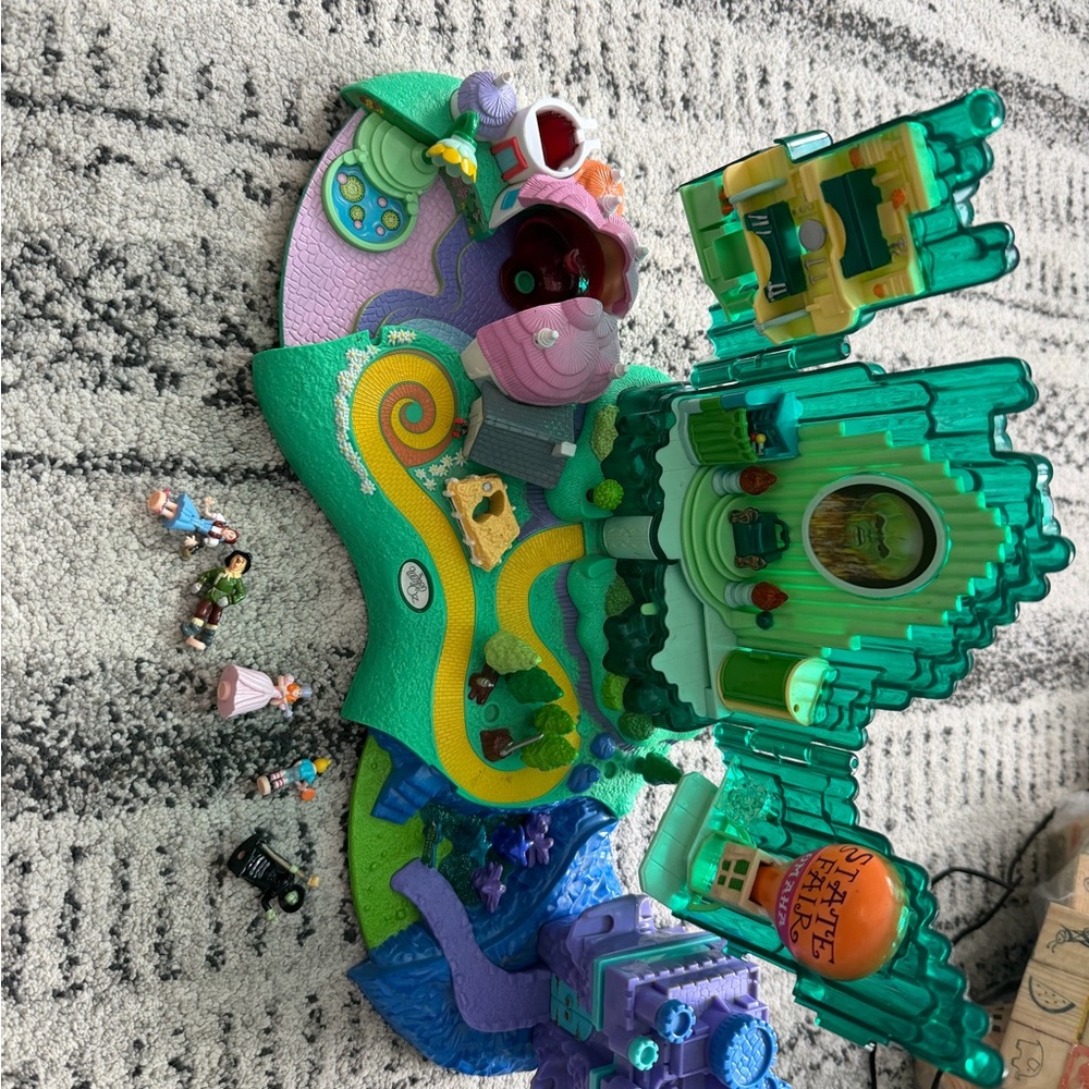 Polly Pocket Wizard of Oz playset